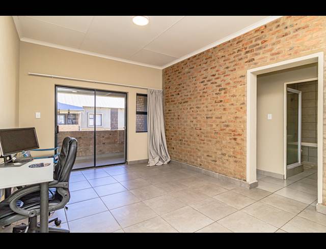 2 BEDROOM APARTMENT FOR SALE IN POMONA